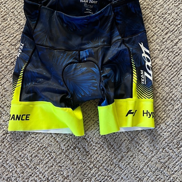 Zoot Aero Tri Top, Tri Shorts and Vest - Picture 6 of 12